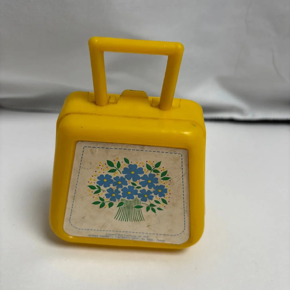 VTG 70s Kenner Sleep Over Dolly Bag 1976 Doll Accessory General Mills Yellow SEE